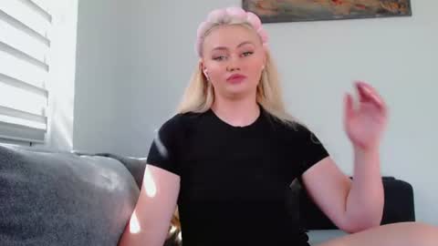 Snapshot of melani_a chatting on June 27, 12:55 pm Melania online show from June 27, 12:55 pm