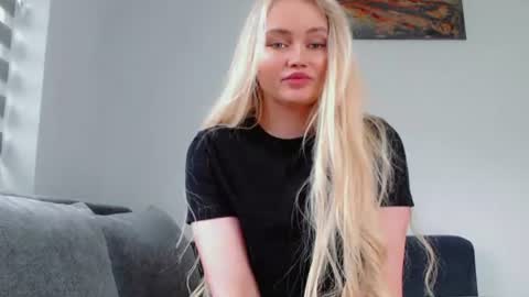 Snapshot of melani_a chatting on July 18, 12:53 pm Melania online show from July 18, 12:53 pm