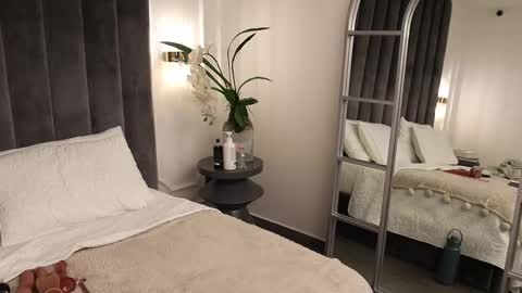 Melanie Baez online show from March 10, 6:27 am