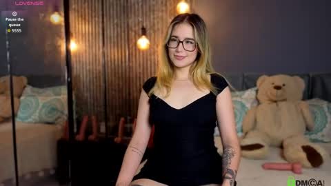 Snapshot of melanie__5 chatting on April 20, 2:14 am Melanie Baez online show from April 20, 2:14 am
