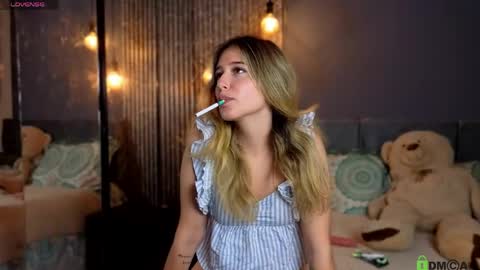 Snapshot of melanie__5 chatting on May 27, 2:47 pm Melanie Baez online show from May 27, 2:47 pm