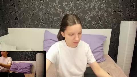 Snapshot of melanie_grant chatting on February 18, 10:44 am Melanie online show from February 18, 10:44 am