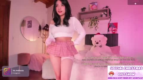 Melanie online show from December 10, 1:11 pm