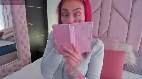 Melanie roux  online show from November 4, 12:04 pm