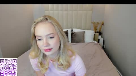 Snapshot of melanie_ryer chatting on September 17, 12:23 am Melanie online show from September 17, 12:23 am