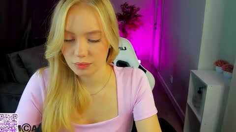 Snapshot of melanie_ryer chatting on October 18, 11:38 pm Melanie online show from October 18, 11:38 pm