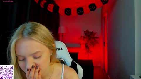 Melanie online show from October 26, 8:09 am