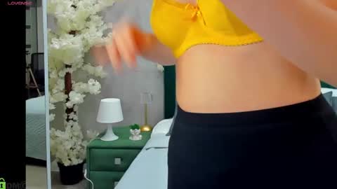 Melanie online show from November 18, 1:00 am