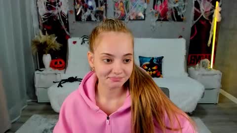 MelanieAlves online show from October 30, 6:30 pm