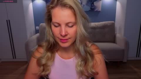 Snapshot of melaniebennett chatting on June 9, 6:36 am Melanie Bennett online show from June 9, 6:36 am