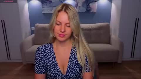 Snapshot of melaniebennett chatting on June 18, 9:14 am Melanie Bennett online show from June 18, 9:14 am
