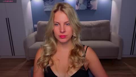 Snapshot of melaniebennett chatting on June 19, 6:40 am Melanie Bennett online show from June 19, 6:40 am