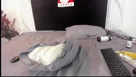 Melaniecooper online show from December 12, 4:53 pm