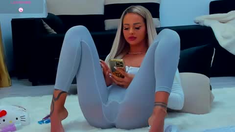 Snapshot of melanielexxx chatting on January 6, 5:49 pm OF melanielexxx online show from January 6, 5:49 pm