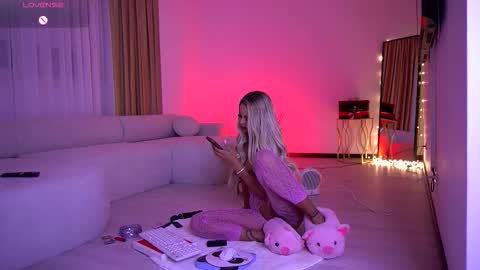 Snapshot of melanielexxx chatting on January 18, 6:12 pm OF melanielexxx online show from January 18, 6:12 pm