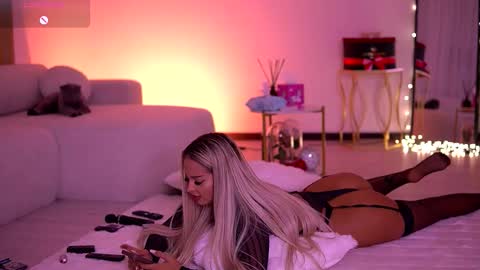 Snapshot of melanielexxx chatting on February 7, 5:05 pm OF melanielexxx online show from February 7, 5:05 pm