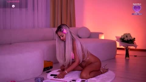 Snapshot of melanielexxx chatting on March 3, 7:09 pm OF melanielexxx online show from March 3, 7:09 pm