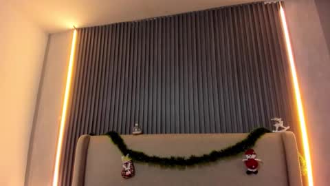 Snapshot of melanieroah1 chatting on December 20, 7:21 pm MelanieRoah online show from December 20, 7:21 pm