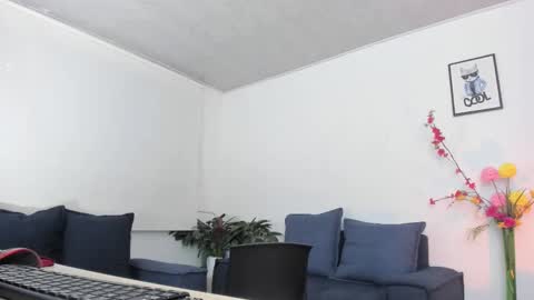 melaniie_roussel online show from October 22, 12:44 am