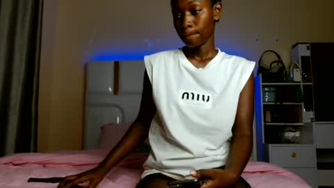 Snapshot of melaninqueen02 chatting on June 28, 11:22 pm ann online show from June 28, 11:22 pm