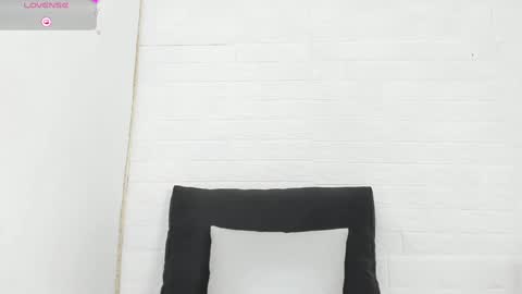 melannie roses online show from February 8, 8:53 pm