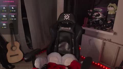 Snapshot of melante_s chatting on September 19, 1:07 am Ash online show from September 19, 1:07 am