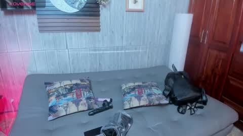 Melany online show from December 17, 1:28 pm