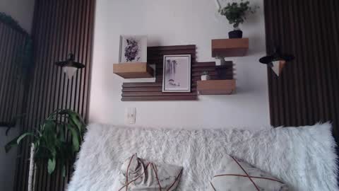 Melany online show from January 9, 1:58 pm