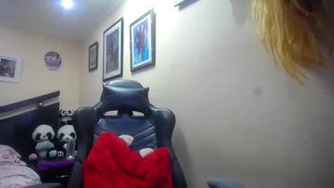 melany online show from February 3, 4:46 am