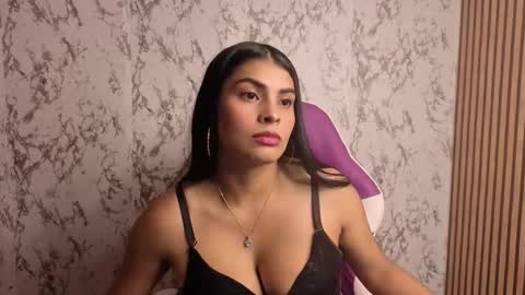 Snapshot of melany_ramirezz chatting on November 8, 2:45 am Melany follower online show from November 8, 2:45 am