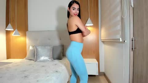 Snapshot of melanyrosse chatting on June 20, 1:41 am Melany online show from June 20, 1:41 am