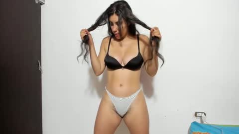 Snapshot of meli_mejia_18 chatting on March 5, 1:52 am Meli Mejia online show from March 5, 1:52 am