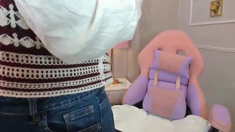 Snapshot of melie_me chatting on February 19, 11:39 am MELIE online show from February 19, 11:39 am