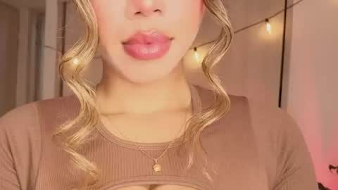 Snapshot of melina_ferrer1 chatting on July 17, 1:29 pm EI online show from July 17, 1:29 pm