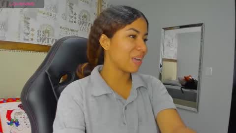 M E L I N A  online show from December 17, 6:58 pm