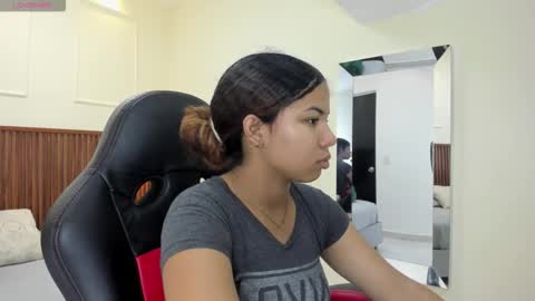 M E L I N A  online show from January 11, 7:19 pm