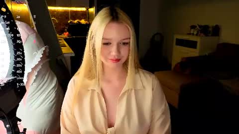 Snapshot of meliss_ss chatting on July 20, 12:36 am Mel or Lissa 3 Welcome here online show from July 20, 12:36 am