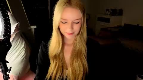 Snapshot of meliss_ss chatting on July 26, 9:21 pm Mel or Lissa 3 Welcome here online show from July 26, 9:21 pm