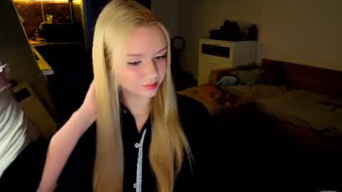 Snapshot of meliss_ss chatting on July 28, 6:53 pm Mel or Lissa 3 Welcome here online show from July 28, 6:53 pm