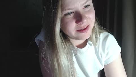 Snapshot of melissa__ray chatting on December 9, 6:35 pm Melissa  Ray online show from December 9, 6:35 pm