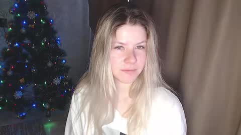 Snapshot of melissa__ray chatting on December 11, 9:41 am Melissa  Ray online show from December 11, 9:41 am