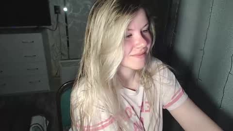 Snapshot of melissa__ray chatting on February 1, 5:47 pm Melissa  Ray online show from February 1, 5:47 pm