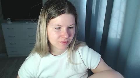Snapshot of melissa__ray chatting on February 10, 10:09 am Melissa  Ray online show from February 10, 10:09 am