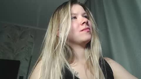 Snapshot of melissa__ray chatting on February 26, 8:22 pm Melissa  Ray online show from February 26, 8:22 pm