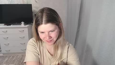 Snapshot of melissa__ray chatting on March 3, 2:04 am Melissa  Ray online show from March 3, 2:04 am