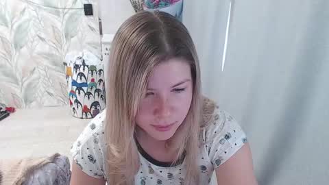 Snapshot of melissa__ray chatting on September 23, 4:48 am Melissa  Ray online show from September 23, 4:48 am