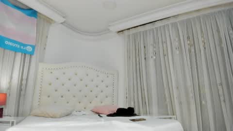 Snapshot of melissa_ebony_ chatting on June 23, 10:19 pm Melissa E. online show from June 23, 10:19 pm