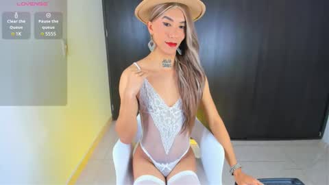 Snapshot of melissa_fem_ chatting on December 6, 12:56 am M E L I S S A  online show from December 6, 12:56 am