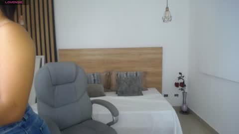 Snapshot of melissa_lenox chatting on June 23, 7:01 pm melissa_lenox online show from June 23, 7:01 pm