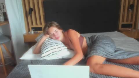 Snapshot of melissa_main chatting on July 24, 3:10 pm melissa_main online show from July 24, 3:10 pm